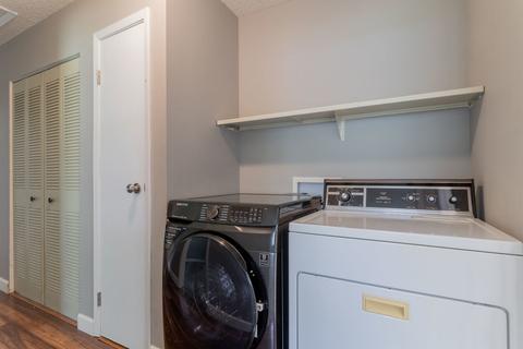 609 Castleton Dr, Champaign, IL 61821 photo 17