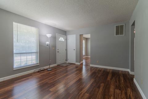 609 Castleton Dr, Champaign, IL 61821 photo 5