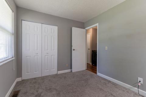 609 Castleton Dr, Champaign, IL 61821 photo 14