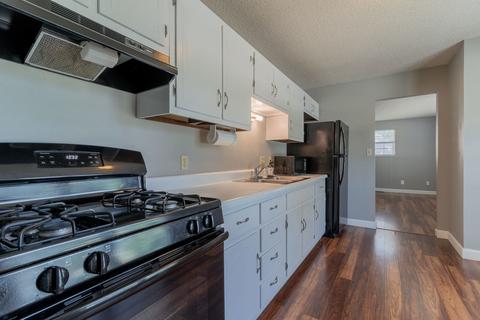609 Castleton Dr, Champaign, IL 61821 photo 9