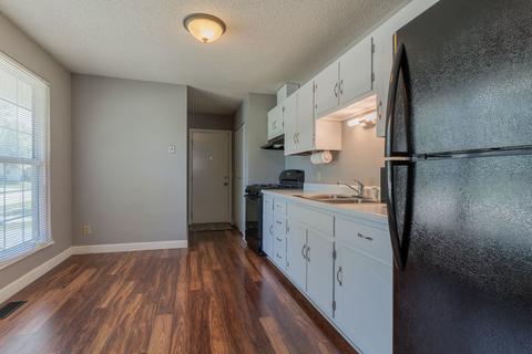 609 Castleton Dr, Champaign, IL 61821 photo 7
