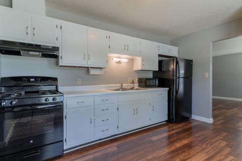 609 Castleton Dr, Champaign, IL 61821 photo 8