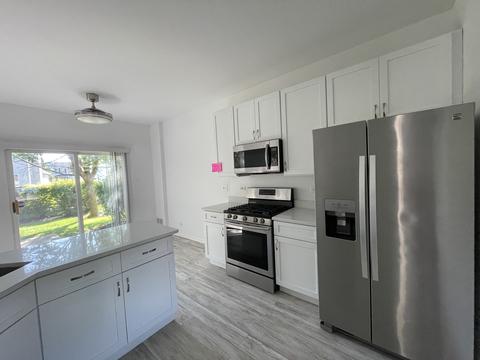 3929 Blackstone Dr, Aurora, IL 60504 photo 2