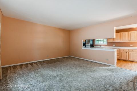 2310 Robin Ln, Elgin, IL 60123 photo 4