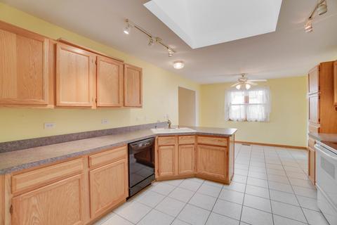 289 Hillcrest Ln, Steger, IL 60475 photo 4