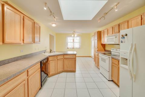 289 Hillcrest Ln, Steger, IL 60475 photo 3