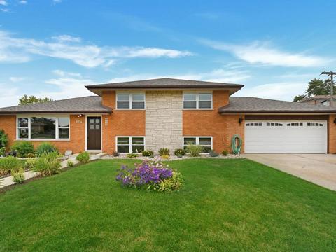 7647 S Oconto Ave, Bridgeview, IL 60455 photo 1