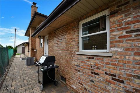 7647 S Oconto Ave, Bridgeview, IL 60455 photo 26