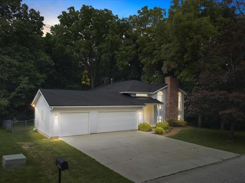 1 Palm Ct, Bloomington, IL 61701 photo 2