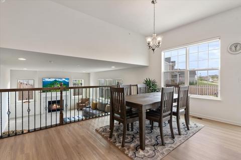 5781 Chatham Dr, Hoffman Estates, IL 60192 photo 10