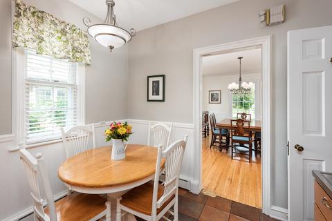 1020 Wheaton Pl, Wheaton, IL 60187 photo 17