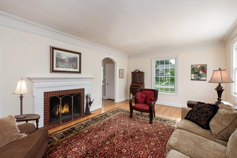 1020 Wheaton Pl, Wheaton, IL 60187 photo 6
