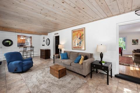 1020 Wheaton Pl, Wheaton, IL 60187 photo 8