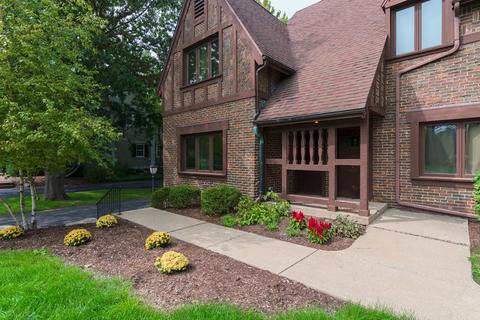 1602 E Washington St #1, Bloomington, IL 61701 photo 4