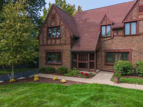 1602 E Washington St #1, Bloomington, IL 61701 photo 2