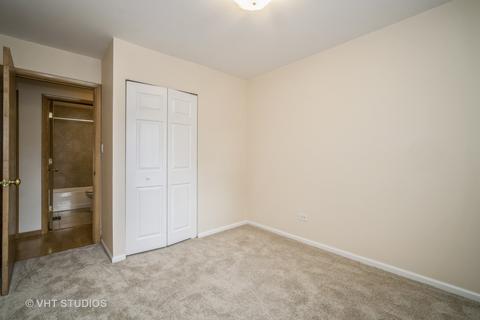 60 Laurel Trl, Wheeling, IL 60090 photo 12