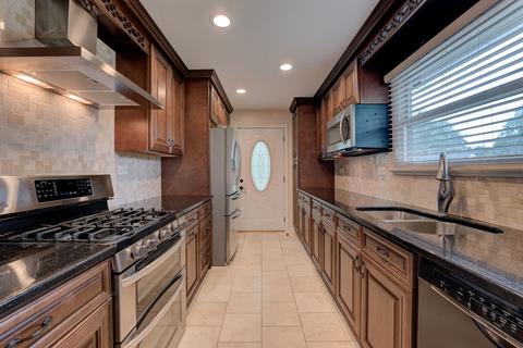 205 Albert Ter, Wheeling, IL 60090 photo 10