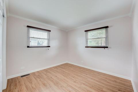205 Albert Ter, Wheeling, IL 60090 photo 13