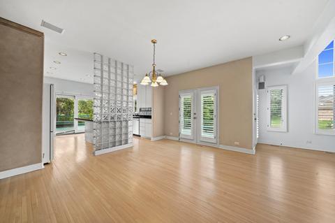 352 Willowood Ln, Willowbrook, IL 60527 photo 8
