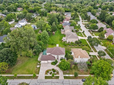 352 Willowood Ln, Willowbrook, IL 60527 photo 3