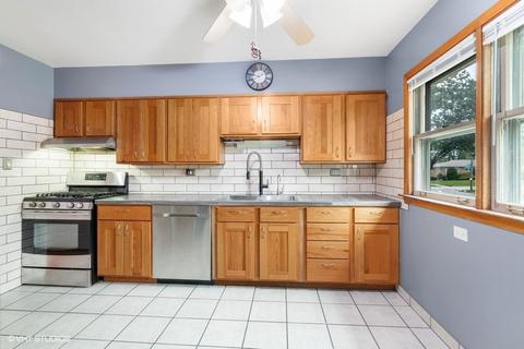 480 Radcliffe Ave, Des Plaines, IL 60016 photo 4