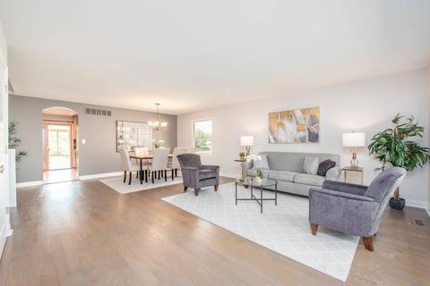 611 Randi Ln, Hoffman Estates, IL 60169 photo 2