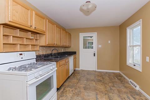 2319 Springfield Rd, Bloomington, IL 61701 photo 9