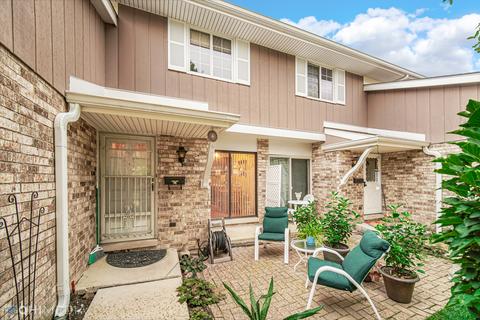 1260 Edinburgh Ct, Wheaton, IL 60189 photo 3