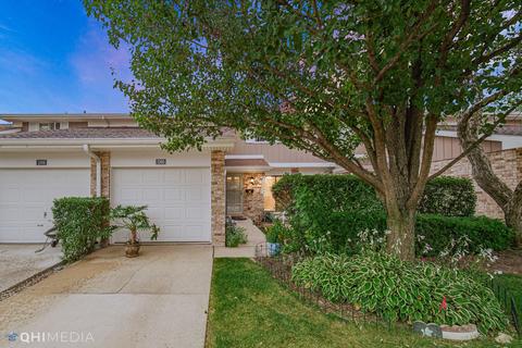 1260 Edinburgh Ct, Wheaton, IL 60189 photo 2