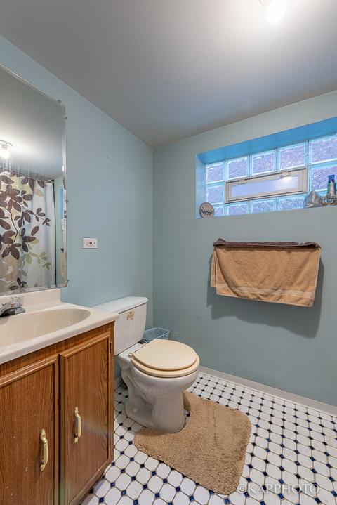 449 W Root St, Chicago, IL 60609 photo 25