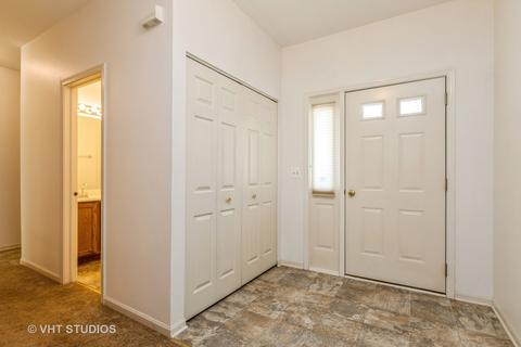 2132 Glacier Ct, Algonquin, IL 60102 photo 2