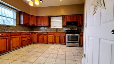 445 Fulton St, Elgin, IL 60120 photo 10