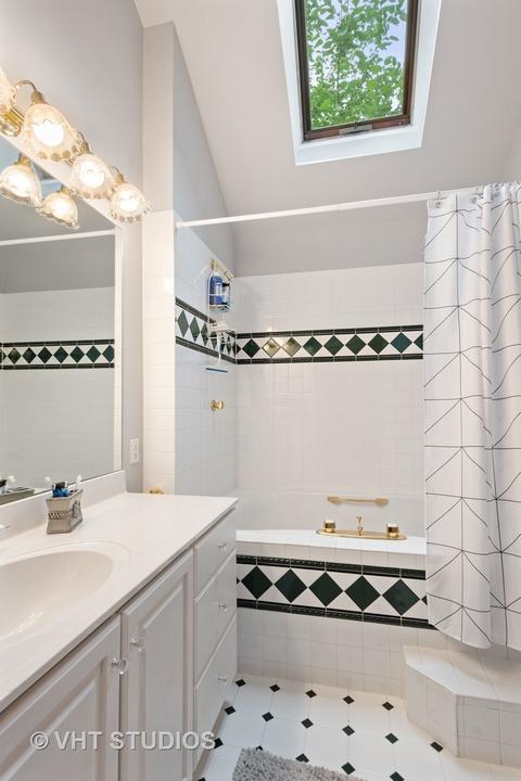 828 S Gables Blvd, Wheaton, IL 60189 photo 8