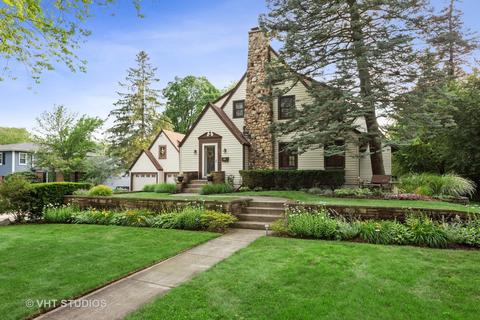 828 S Gables Blvd, Wheaton, IL 60189 photo 2