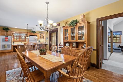 828 S Gables Blvd, Wheaton, IL 60189 photo 6