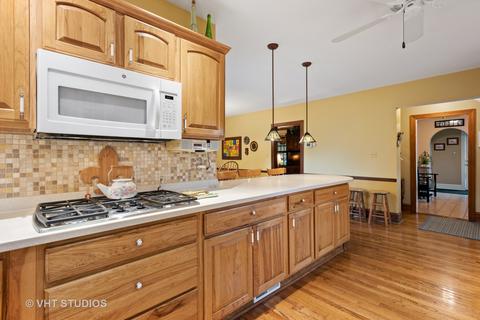 828 S Gables Blvd, Wheaton, IL 60189 photo 4
