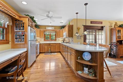 828 S Gables Blvd, Wheaton, IL 60189 photo 3