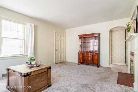612 S Gables Blvd, Wheaton, IL 60187 photo 4