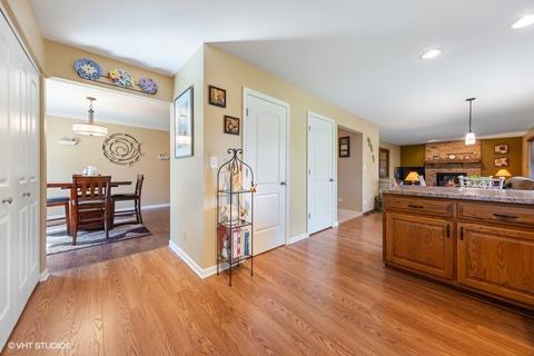 580 Chester Ct E, Aurora, IL 60504 photo 8