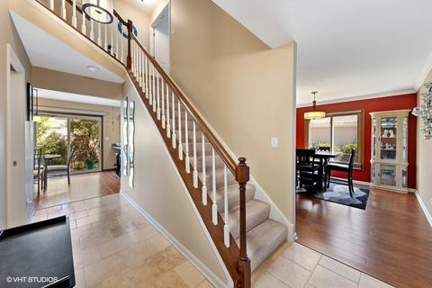 580 Chester Ct E, Aurora, IL 60504 photo 2