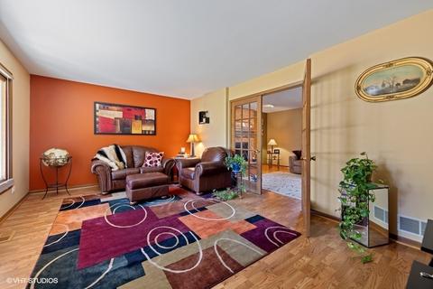 580 Chester Ct E, Aurora, IL 60504 photo 4