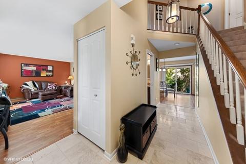 580 Chester Ct E, Aurora, IL 60504 photo 3