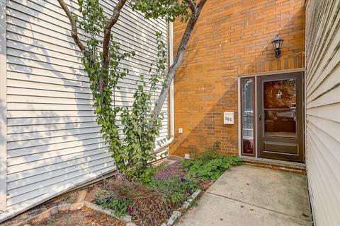 365 Willow Tree Ct, Hoffman Estates, IL 60169 photo 4