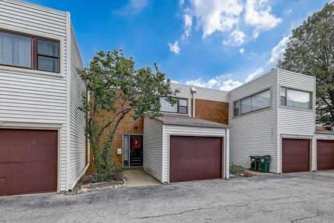 365 Willow Tree Ct, Hoffman Estates, IL 60169 photo 2
