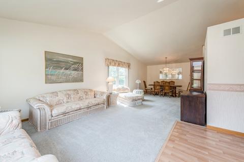 1040 Prairie Dr, Algonquin, IL 60102 photo 3