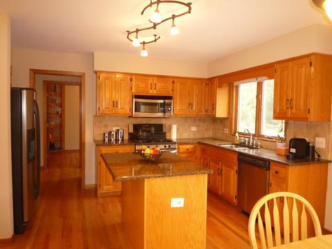330 Pinecrest Ct, Aurora, IL 60502 photo 3