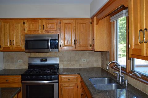 330 Pinecrest Ct, Aurora, IL 60502 photo 4