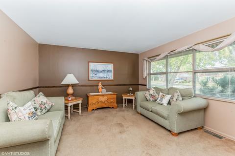 8913 Fairlane Dr, Bridgeview, IL 60455 photo 2