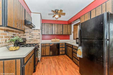8913 Fairlane Dr, Bridgeview, IL 60455 photo 3
