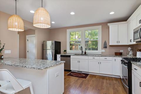 273 N Spring St, Elgin, IL 60120 photo 3